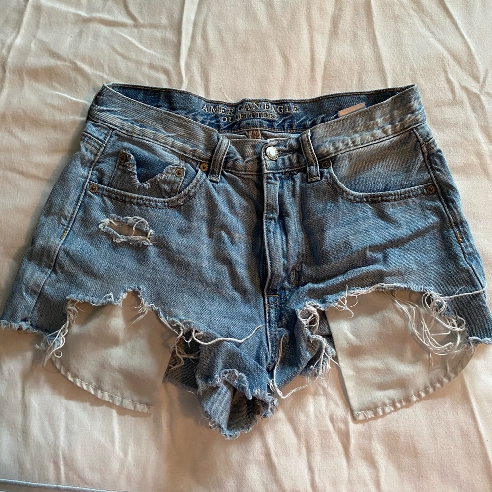 American Eagle jean cut offs with peep pockets